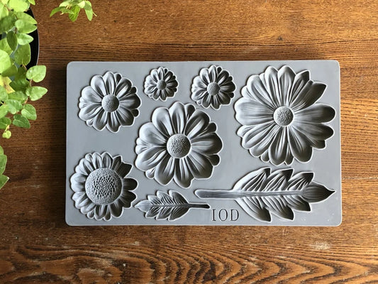 IOD HE LOVES Me Décor Mould 6 x 10 (Iron Orchid Designs)